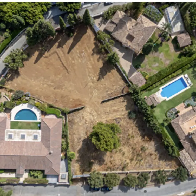 Venta de parcela residencial en Nagüeles