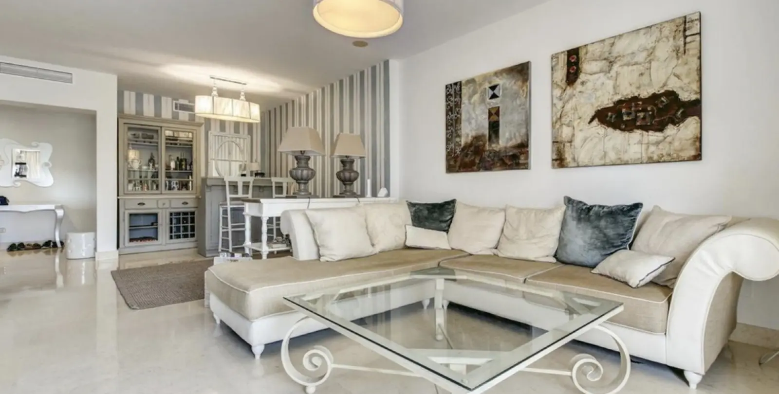 Alquiler a largo plazo de apartamento en planta media en Benahavís 1