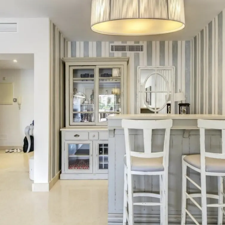 Alquiler a largo plazo de apartamento en planta media en Benahavís