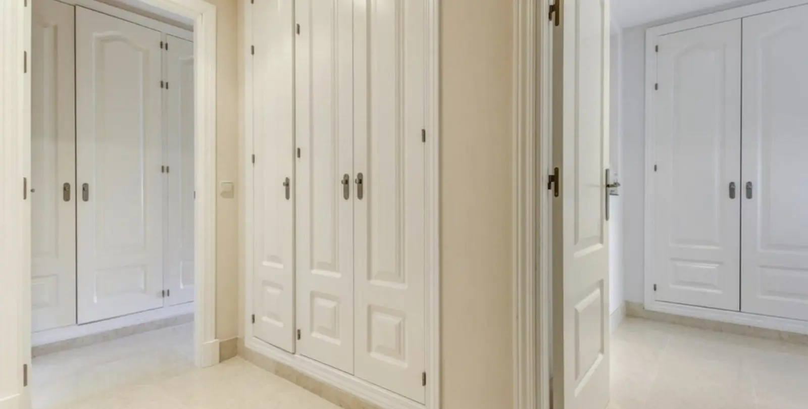 Alquiler a largo plazo de apartamento en planta media en Benahavís 7