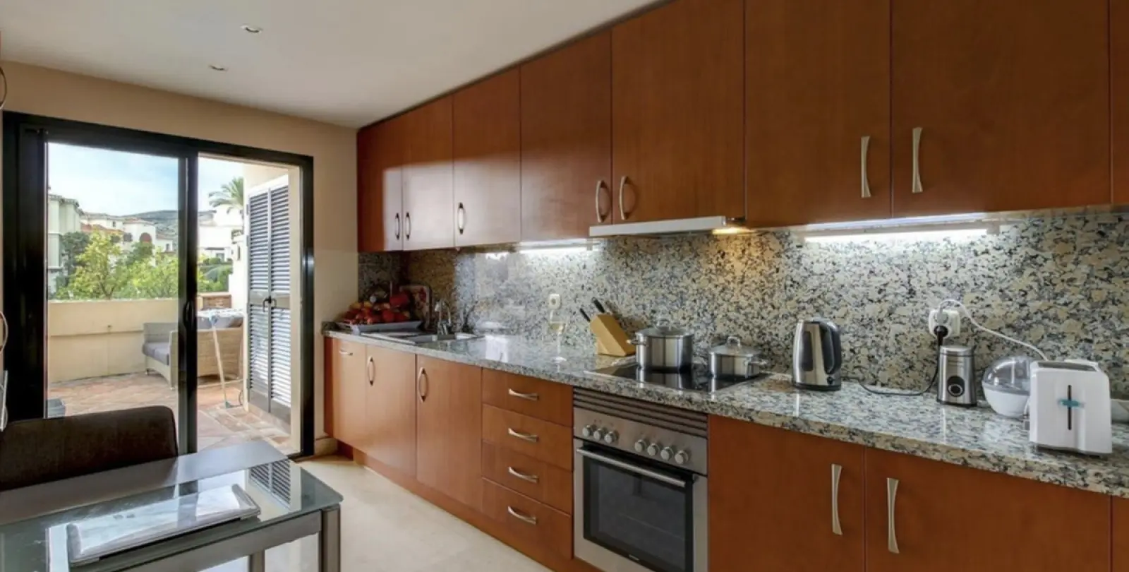 Alquiler a largo plazo de apartamento en planta media en Benahavís 14