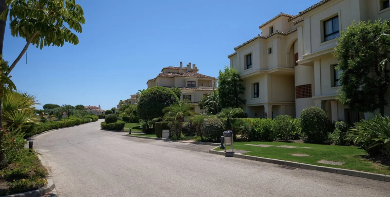 Alquiler a largo plazo de apartamento en planta media en Benahavís 20