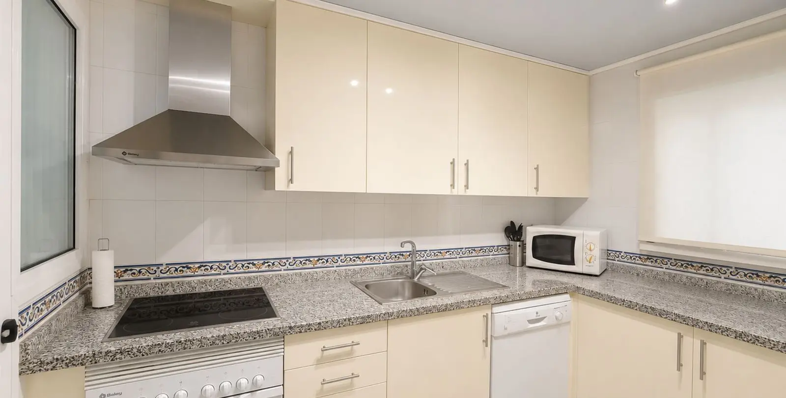 Продажа апартаментов на среднем этаже в Manilva 7