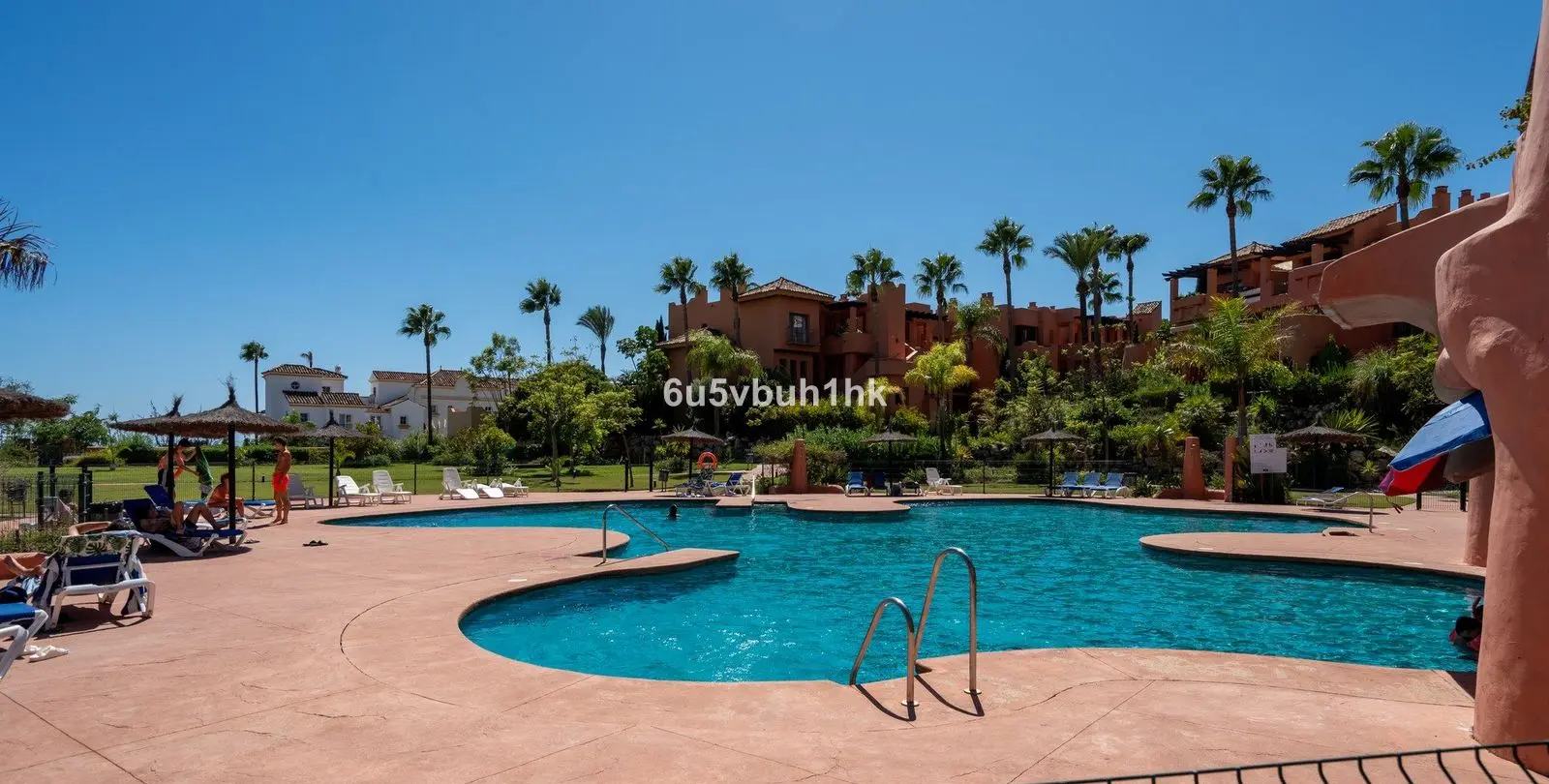 Venta de apartamento en planta baja en Estepona 19