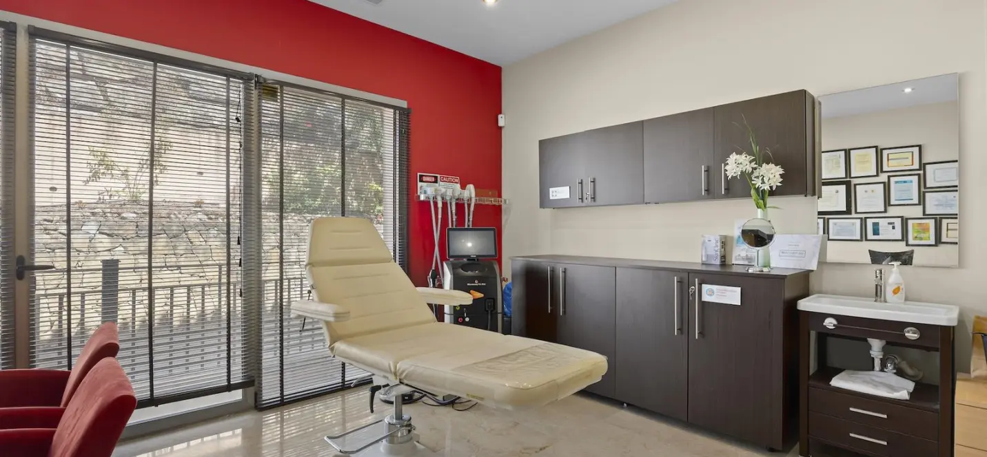 Sale of office in Marbesa 4