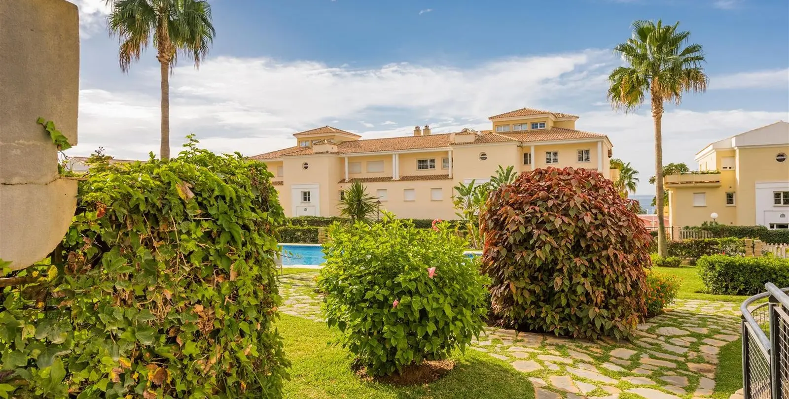 Venta de apartamento en planta baja en Cabopino 2