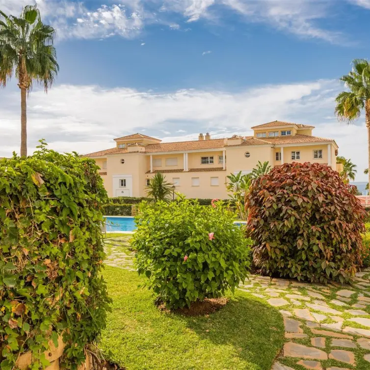 Sale of ground floor apartment in Cabopino