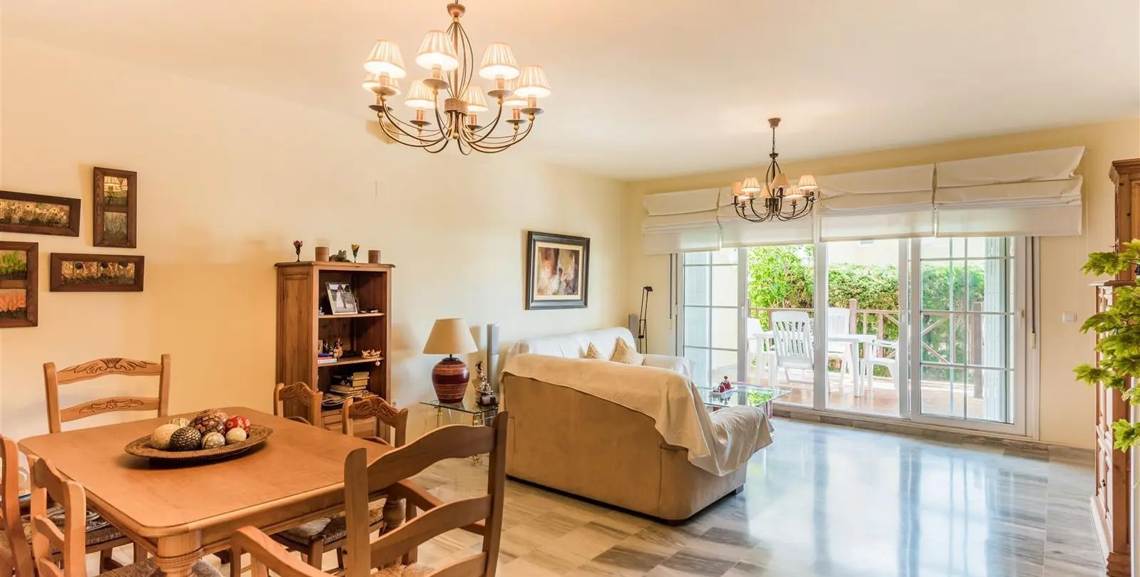 Venta de apartamento en planta baja en Cabopino 3