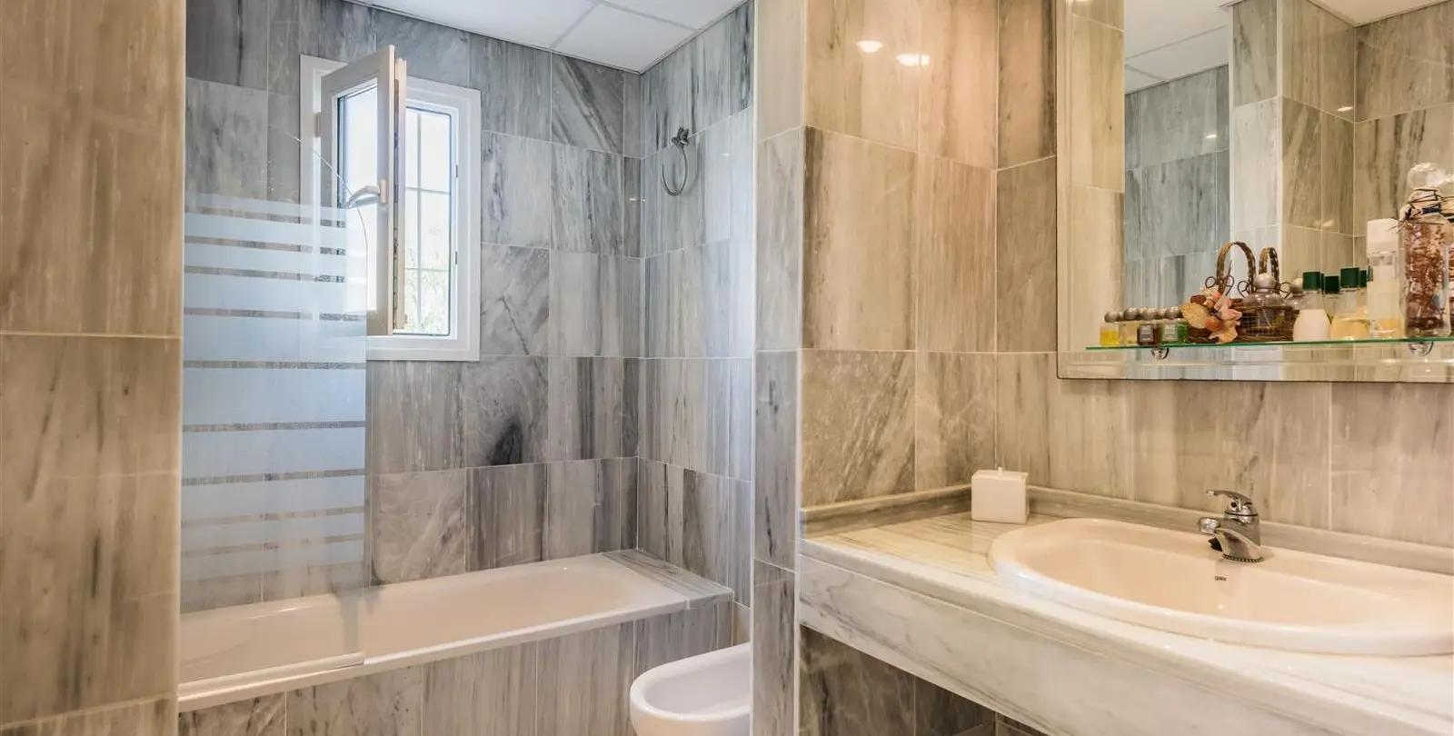 Venta de apartamento en planta baja en Cabopino 11
