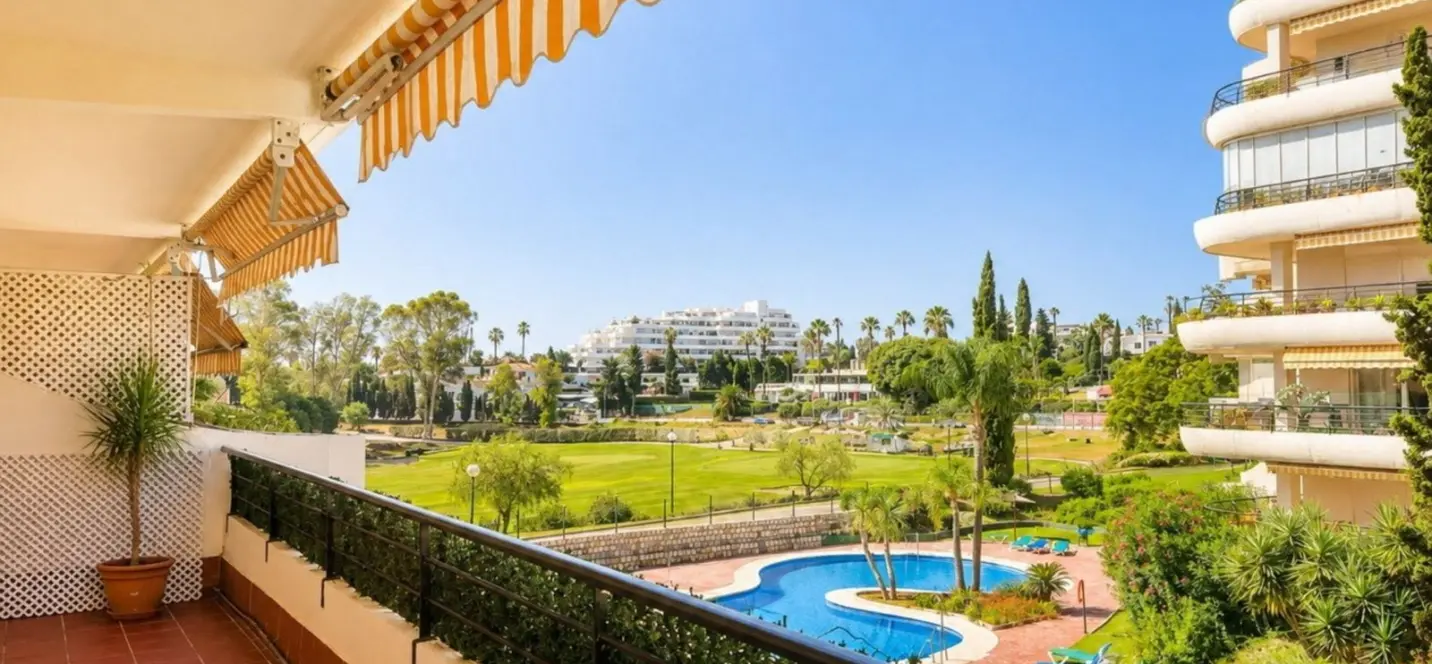 Venta de apartamento en planta media en Marbella 1
