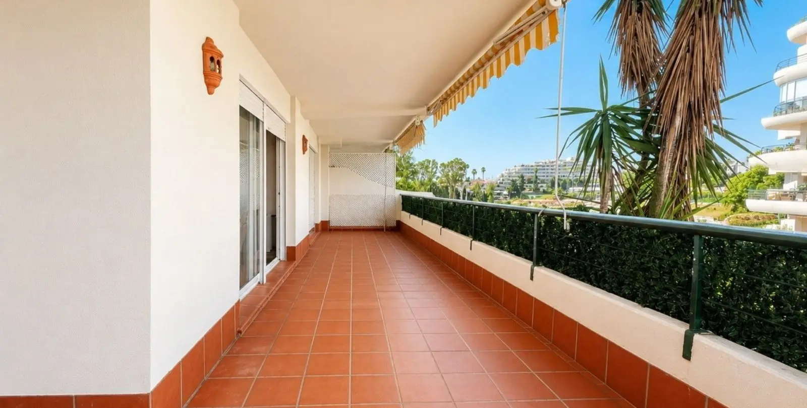 Venta de apartamento en planta media en Marbella 5