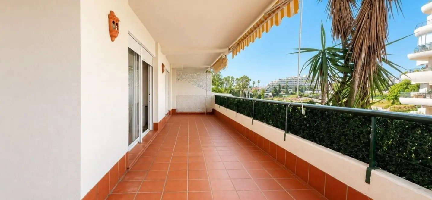 Venta de apartamento en planta media en Marbella 4