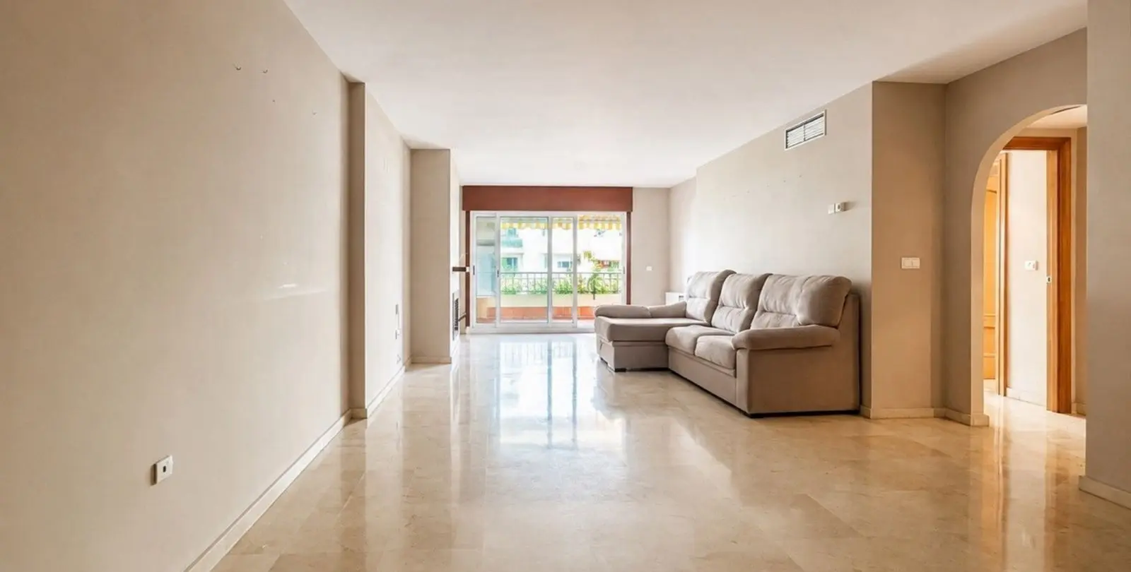 Venta de apartamento en planta media en Marbella 13