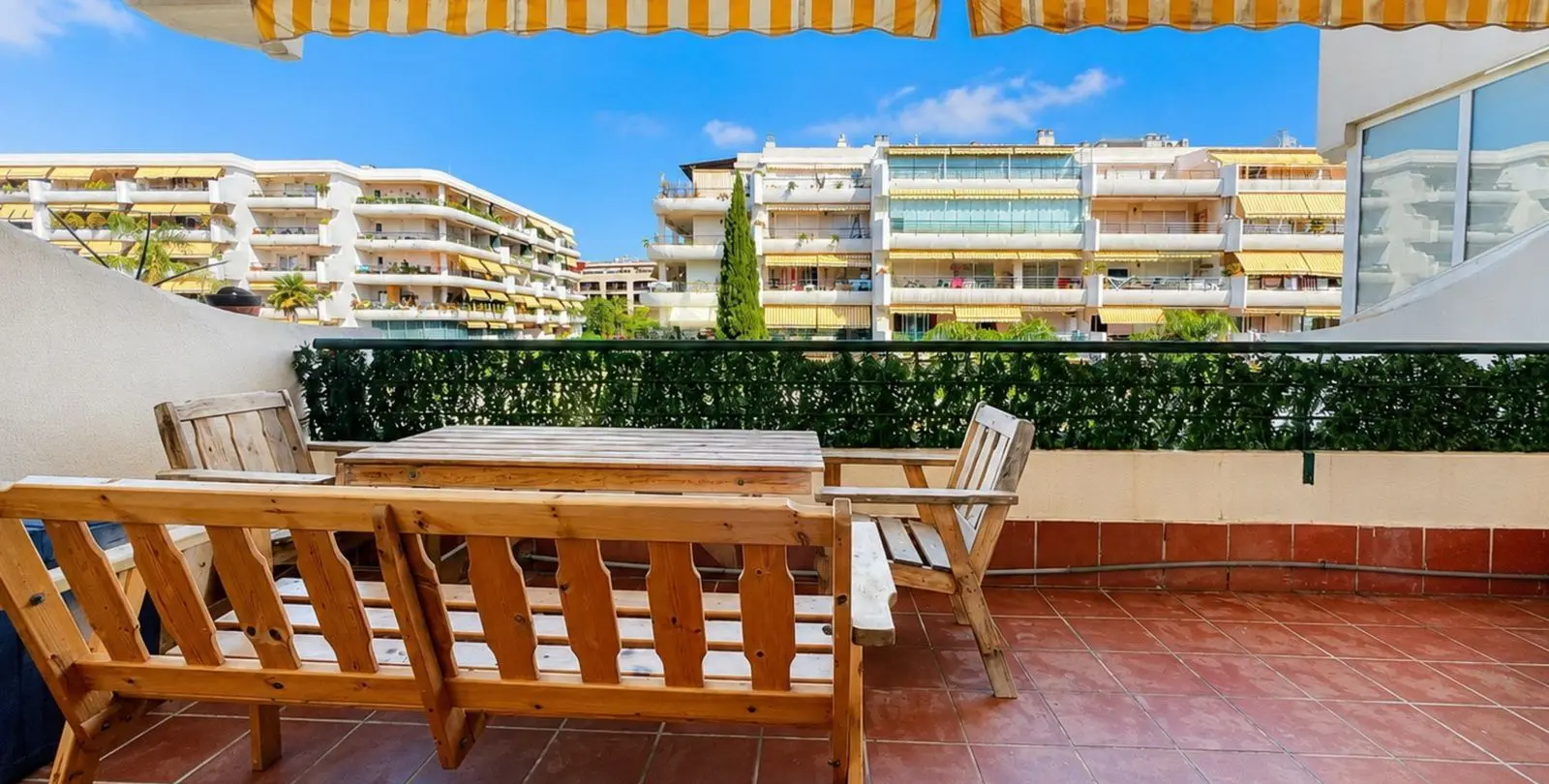 Venta de apartamento en planta media en Marbella 23