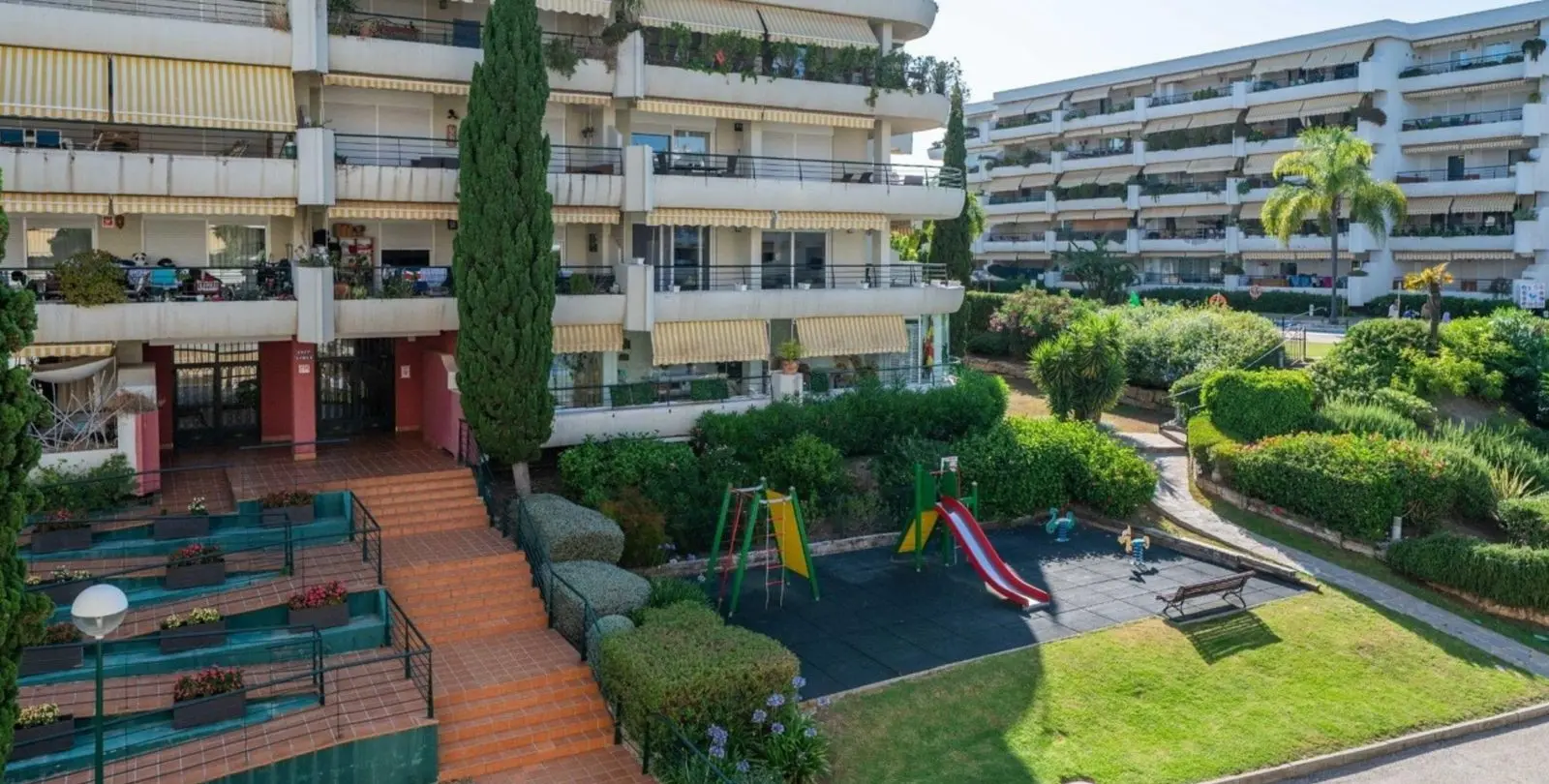 Venta de apartamento en planta media en Marbella 35