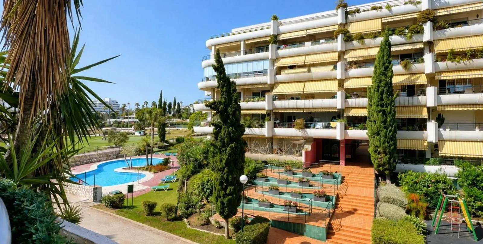 Venta de apartamento en planta media en Marbella 36