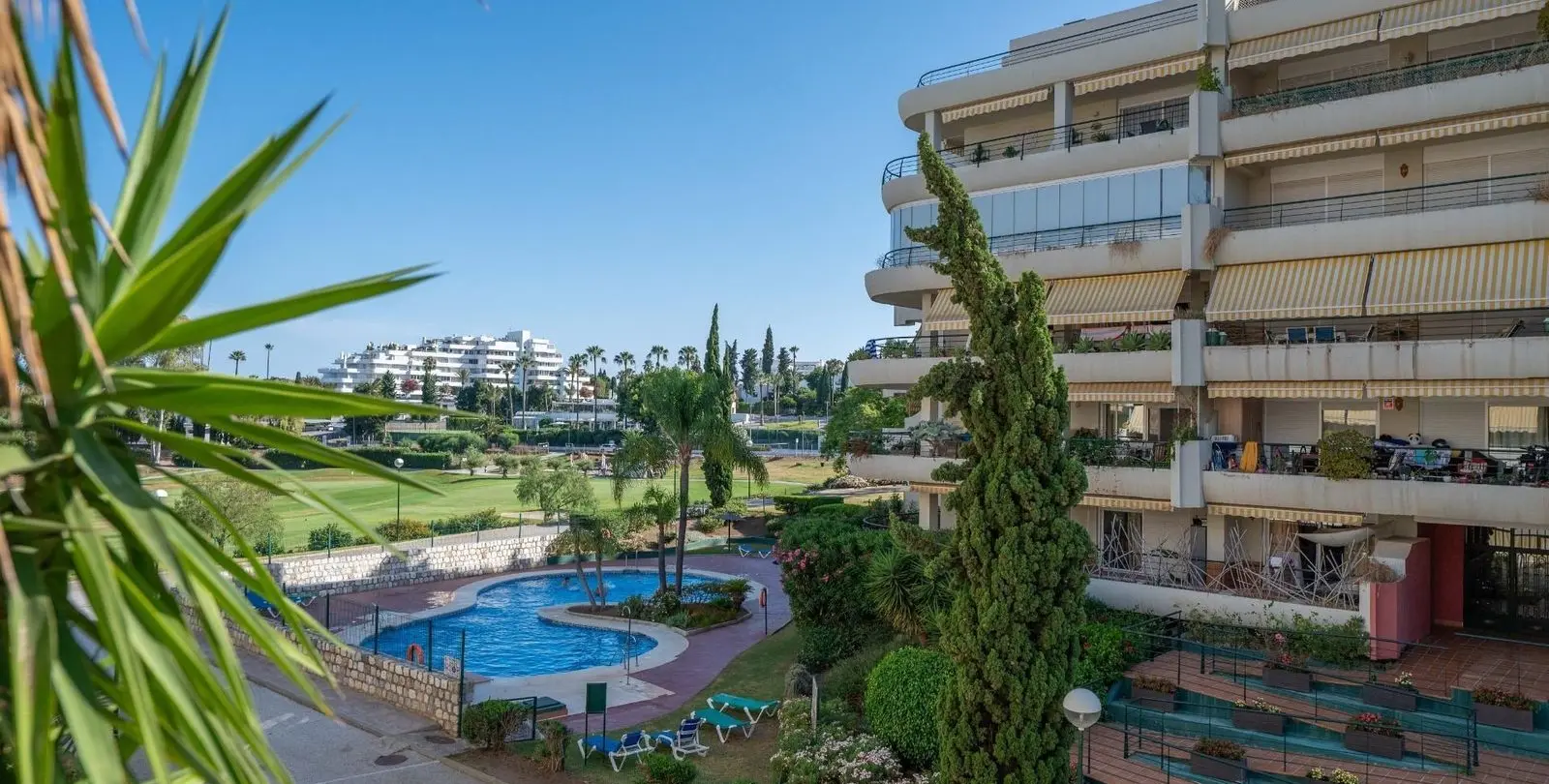 Venta de apartamento en planta media en Marbella 37