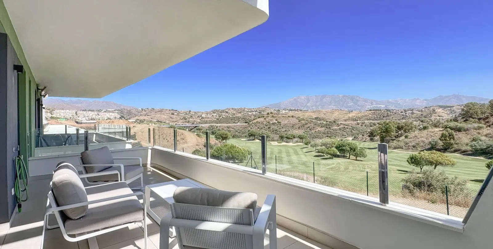 Sale of middle floor apartment in Calanova Golf 2