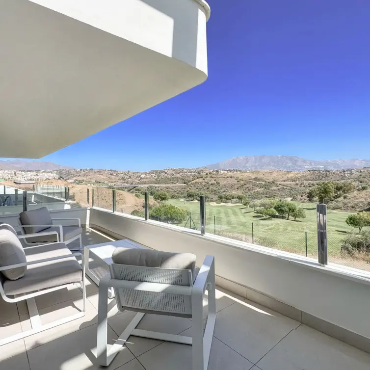 Sale of middle floor apartment in Calanova Golf