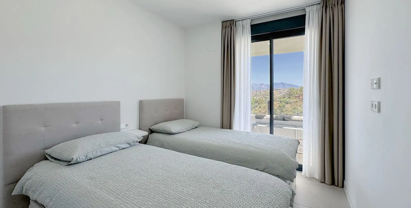 Sale of middle floor apartment in Calanova Golf 12