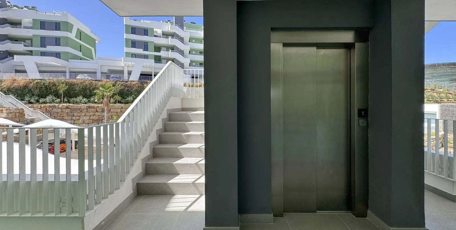 Sale of middle floor apartment in Calanova Golf 25