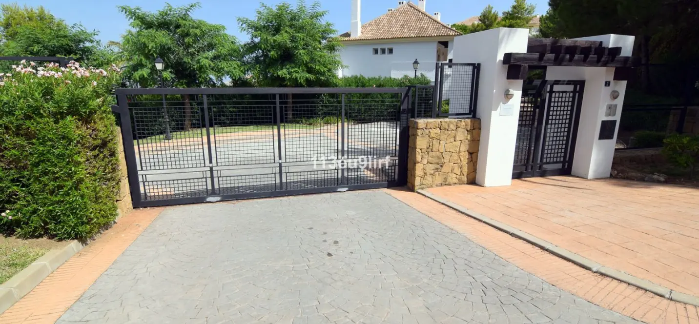 Sale of townhouse in La Cala Golf 2