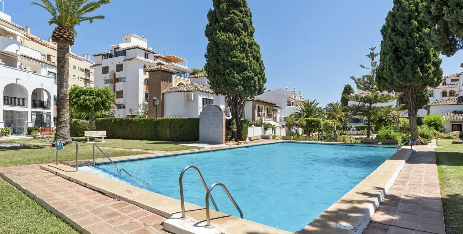 Venta de apartamento en planta media en Fuengirola 1