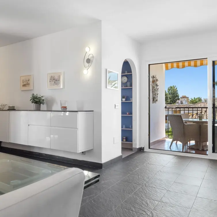 Venta de apartamento en planta media en Fuengirola