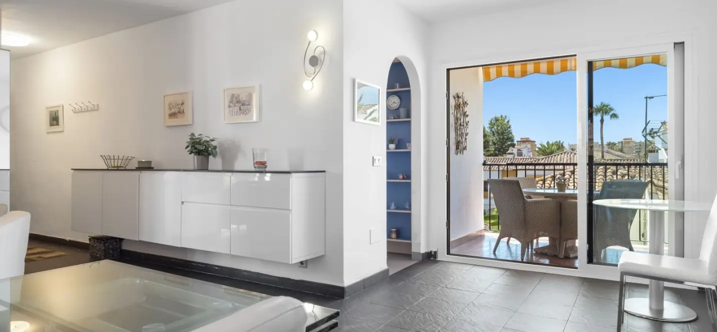 Venta de apartamento en planta media en Fuengirola 1