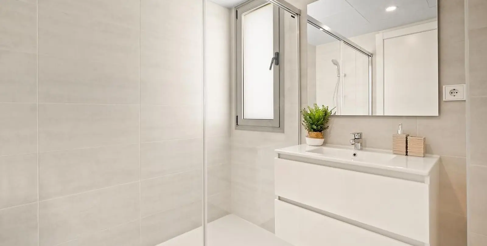 Sale of middle floor apartment in Selwo 7