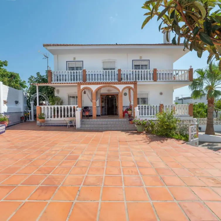 Продажа  отдельно стоящей виллы в Torremolinos