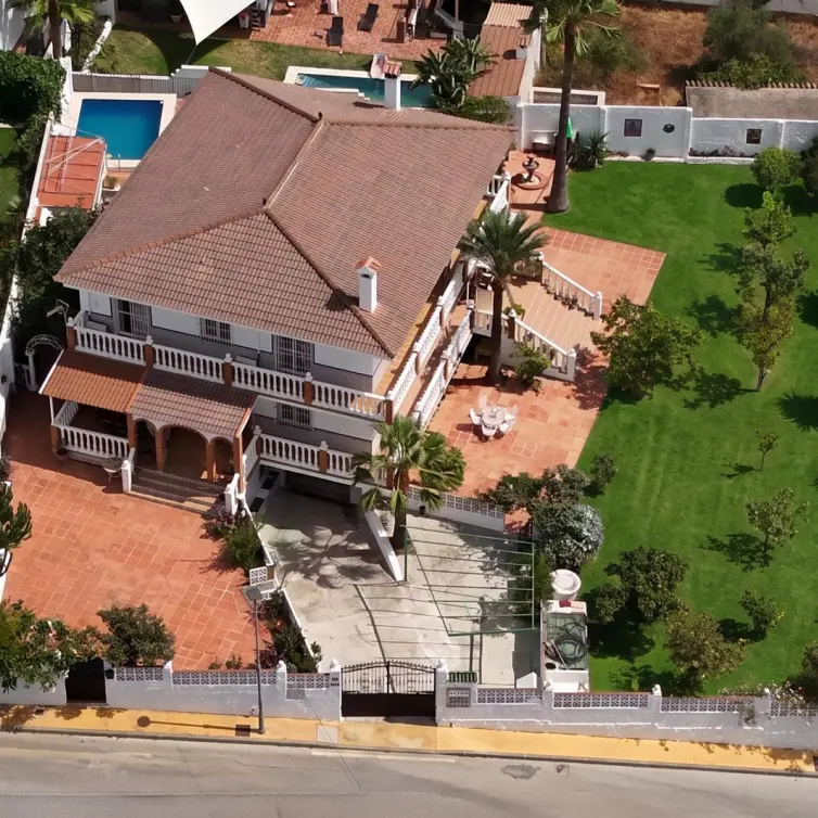 Продажа  отдельно стоящей виллы в Torremolinos