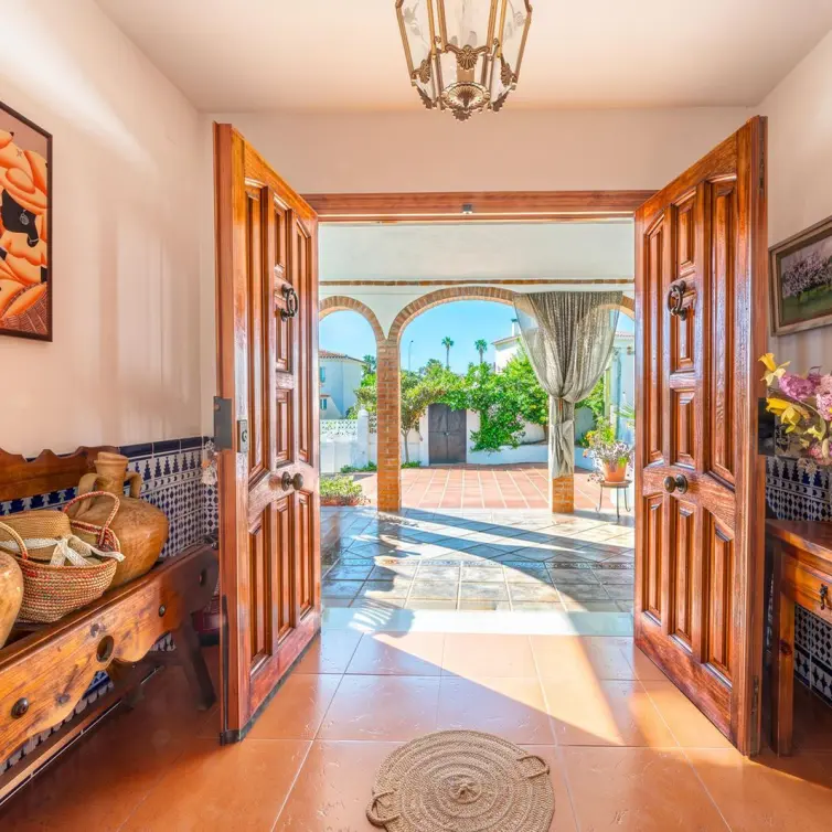 Продажа  отдельно стоящей виллы в Torremolinos