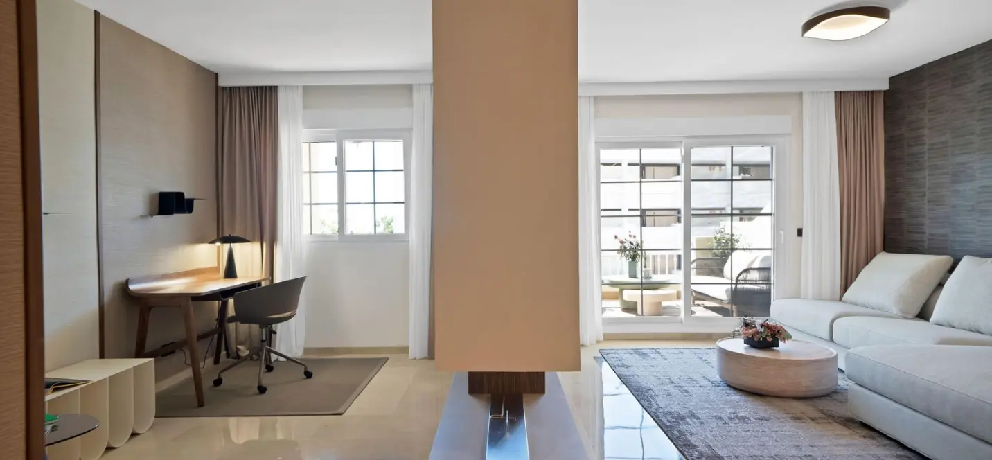 Venta de apartamento en planta media en Marbella 2