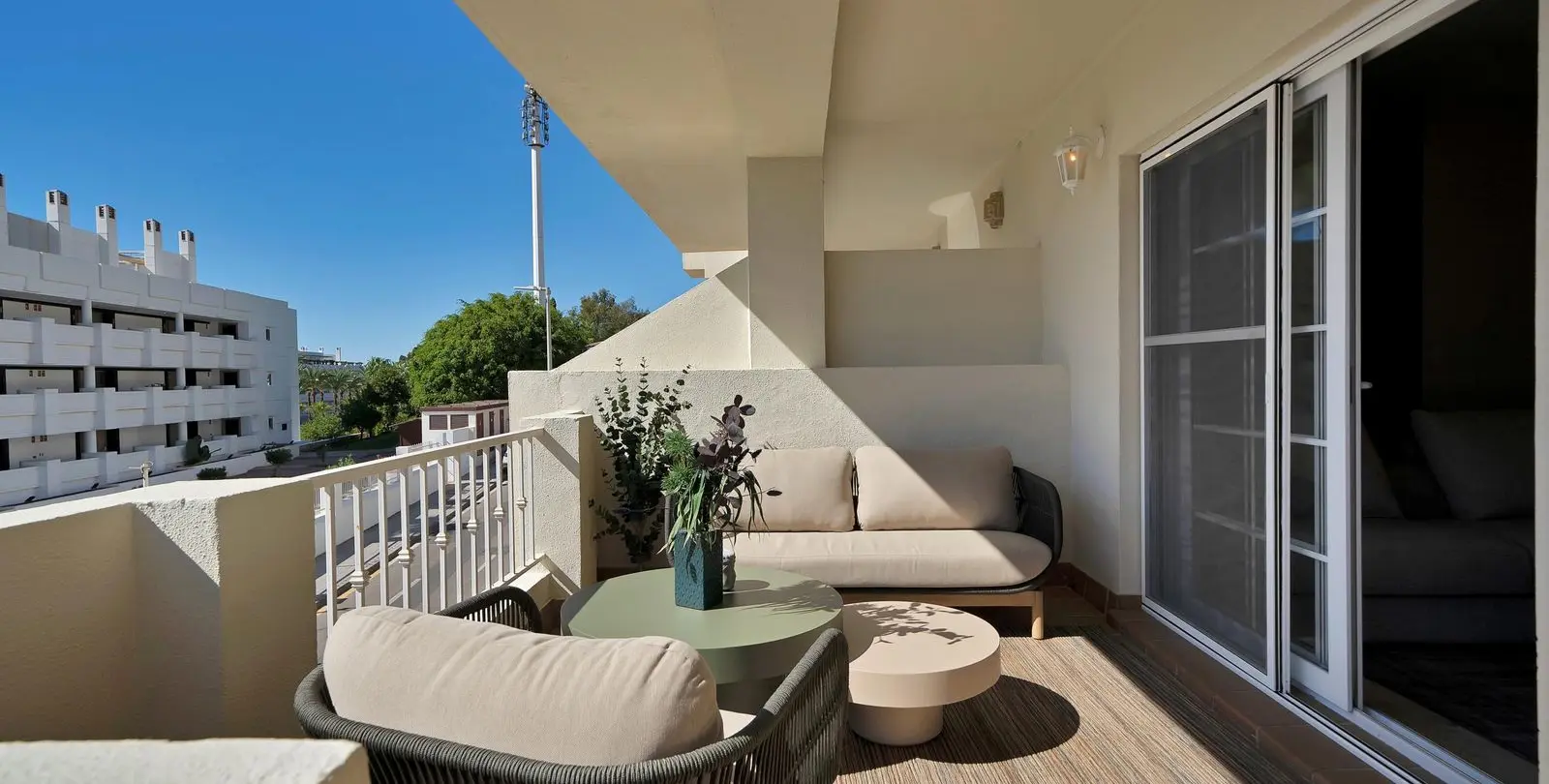 Venta de apartamento en planta media en Marbella 19