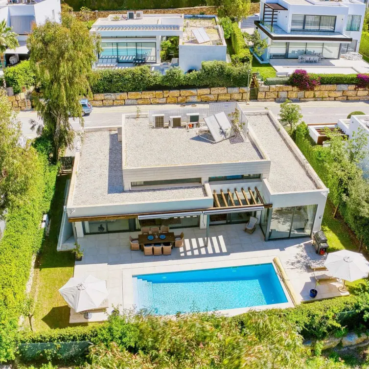 Venta de villa independiente en Estepona