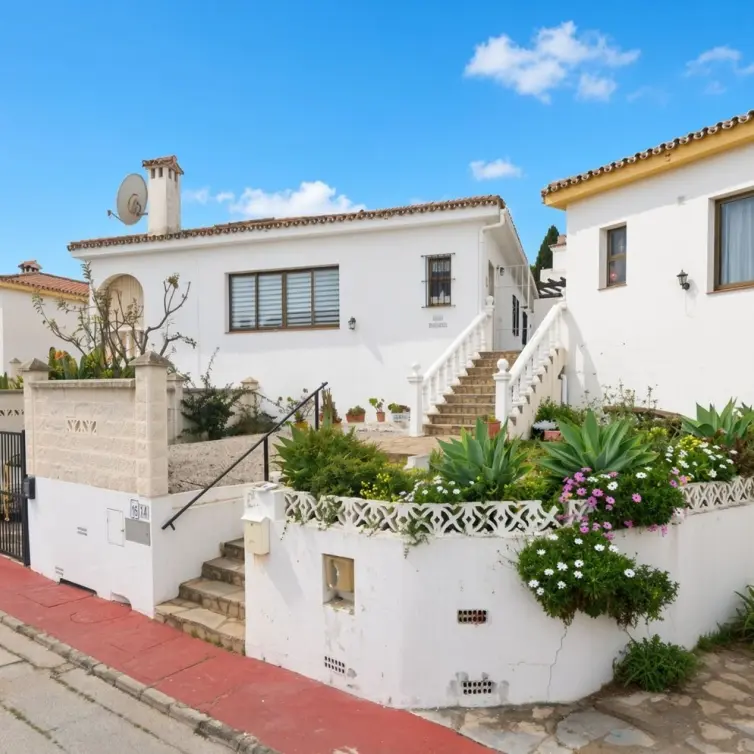 Venta de villa independiente en La Duquesa
