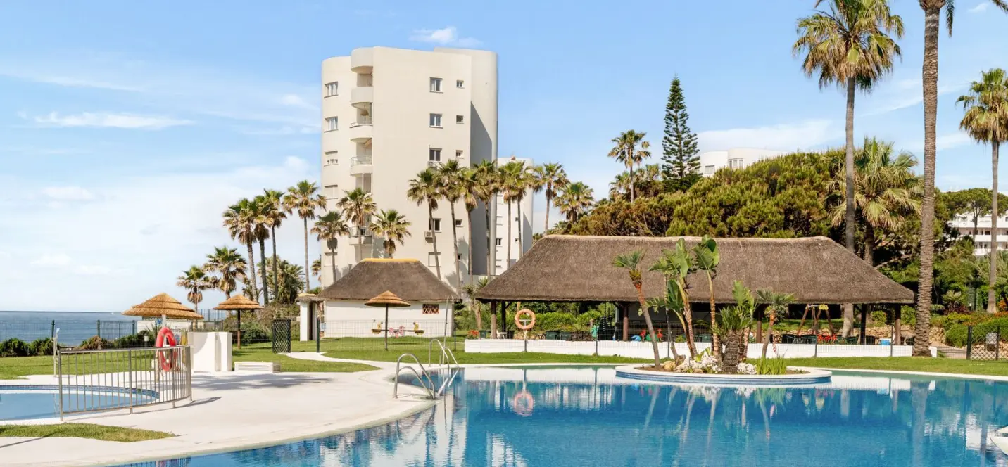 Venta de apartamento en planta media en Calahonda 0
