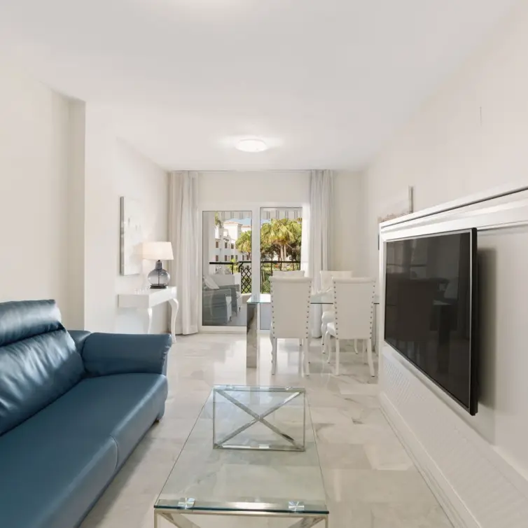 Venta de apartamento en planta media en Calahonda