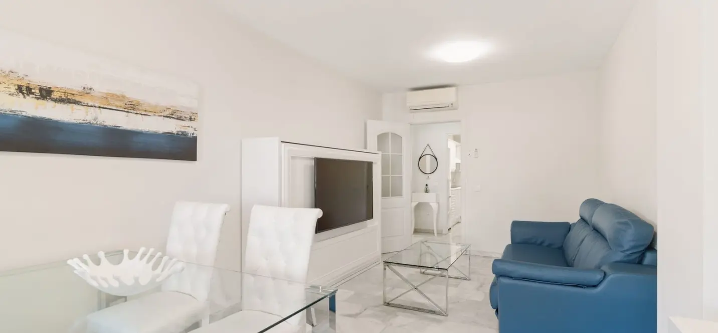 Venta de apartamento en planta media en Calahonda 2
