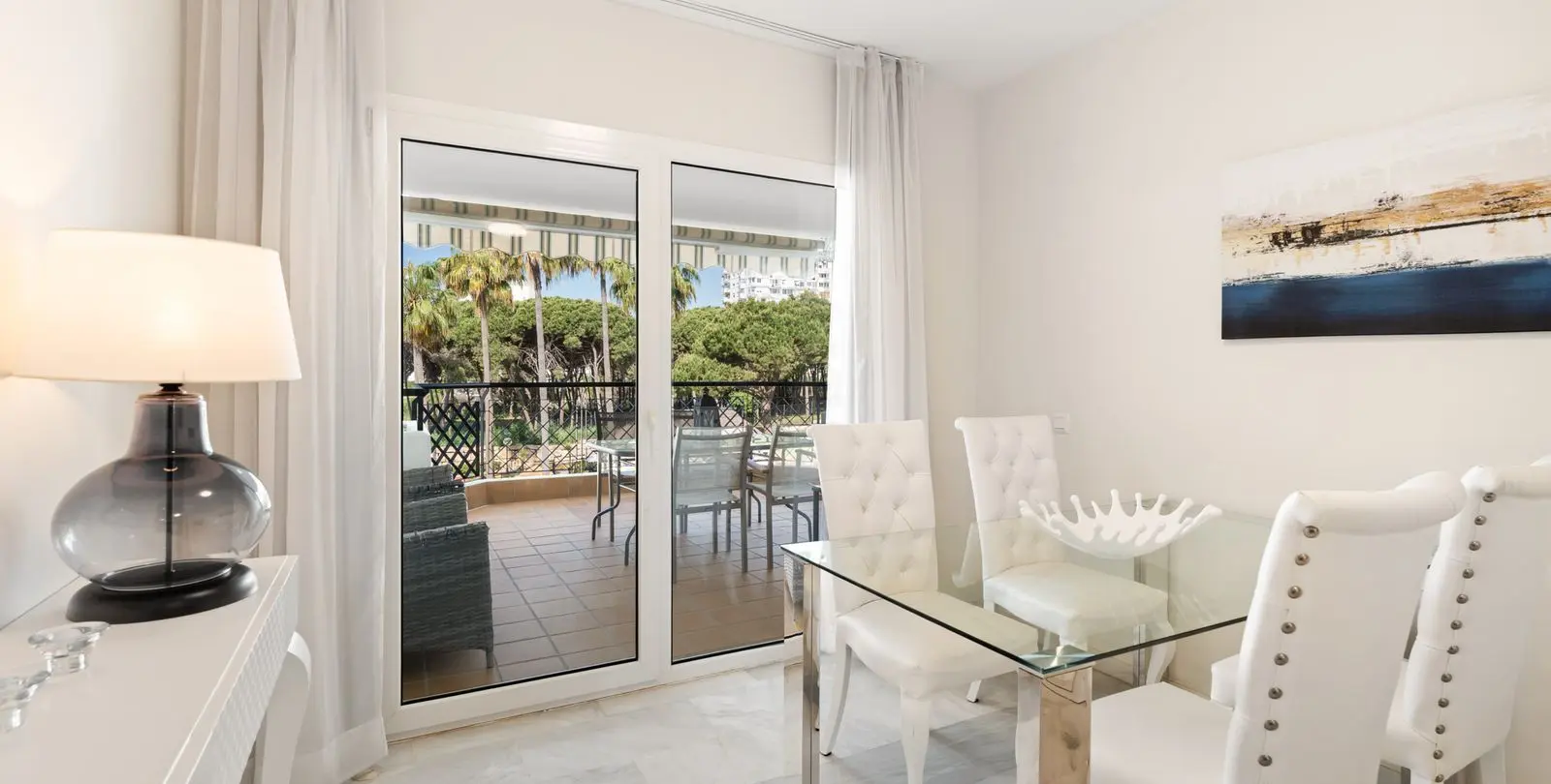 Venta de apartamento en planta media en Calahonda 4