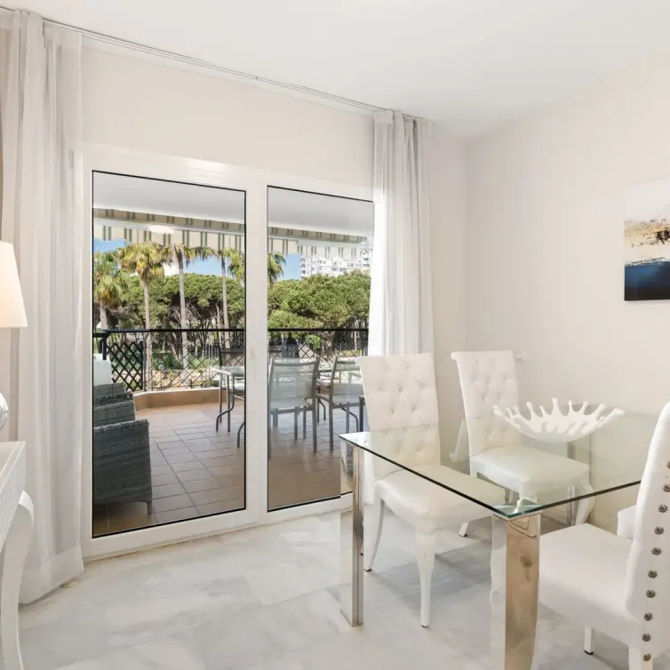 Venta de apartamento en planta media en Calahonda