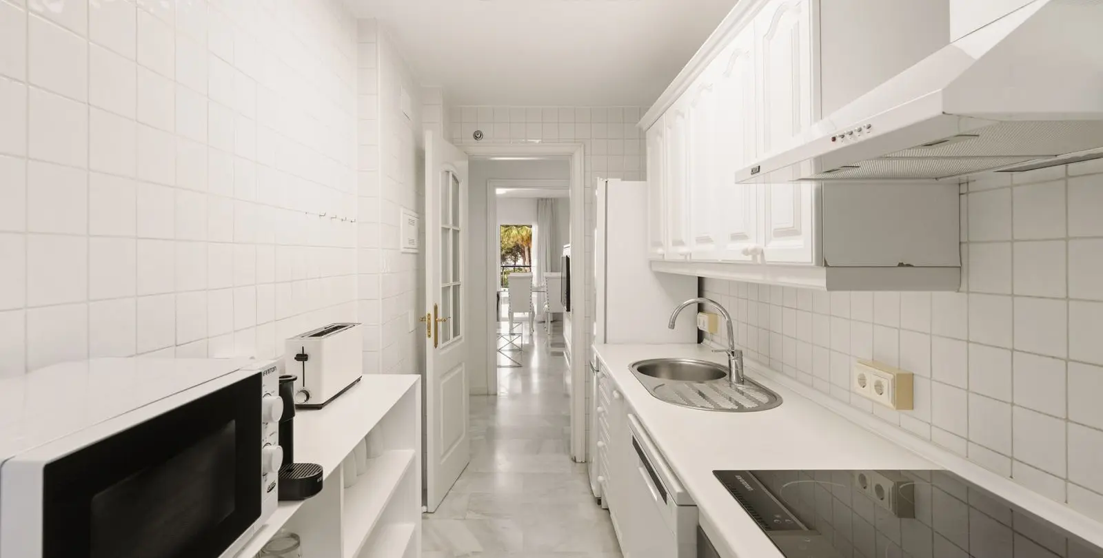 Venta de apartamento en planta media en Calahonda 6