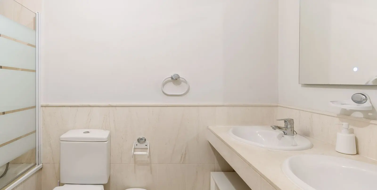 Venta de apartamento en planta media en Calahonda 11