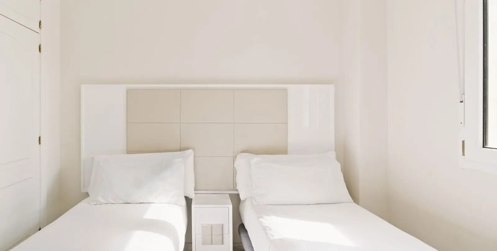 Venta de apartamento en planta media en Calahonda 14