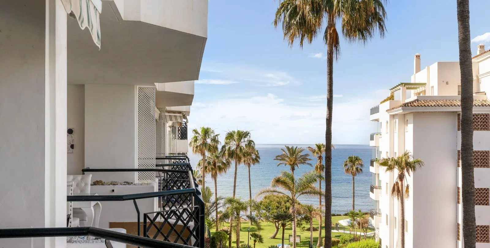 Venta de apartamento en planta media en Calahonda 21