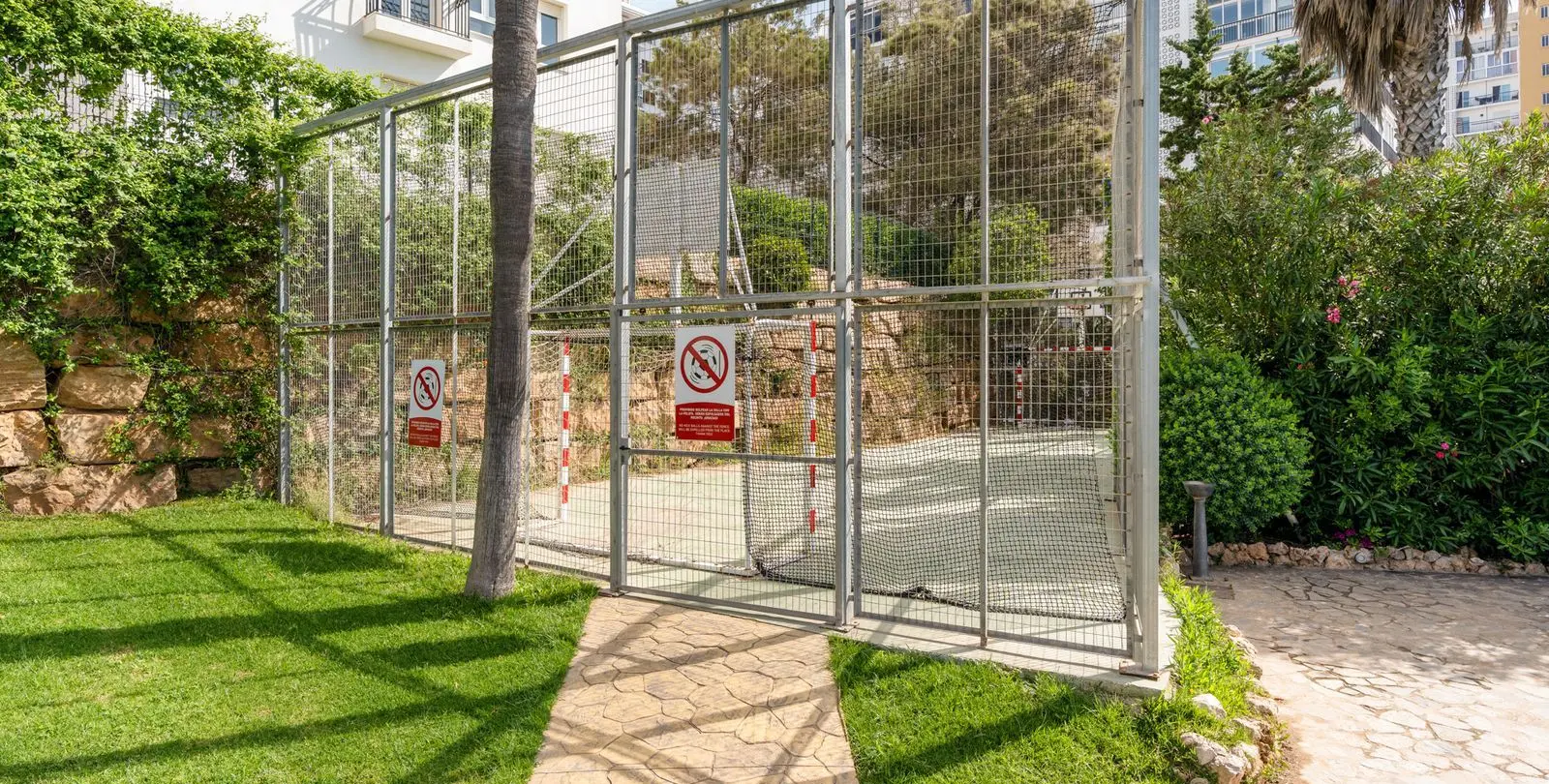Venta de apartamento en planta media en Calahonda 29