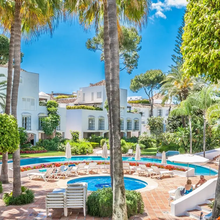 Venta de apartamento en planta media en Elviria