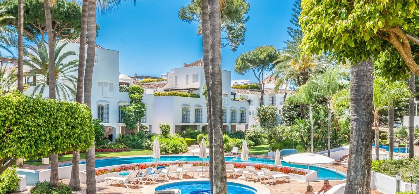 Venta de apartamento en planta media en Elviria 0