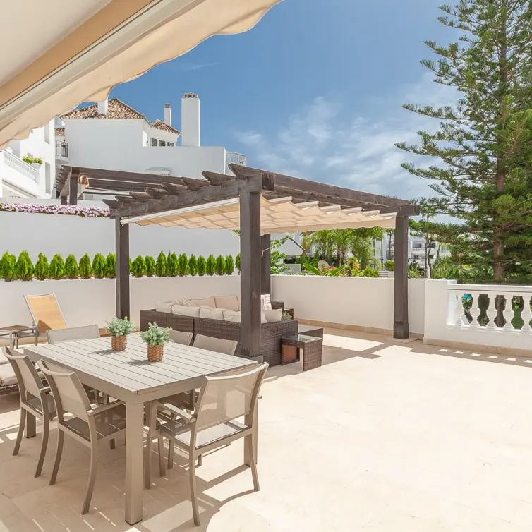 Venta de apartamento en planta media en Elviria